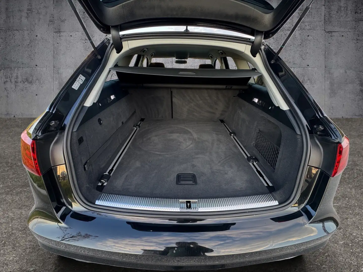 Vehicle image, number 12
