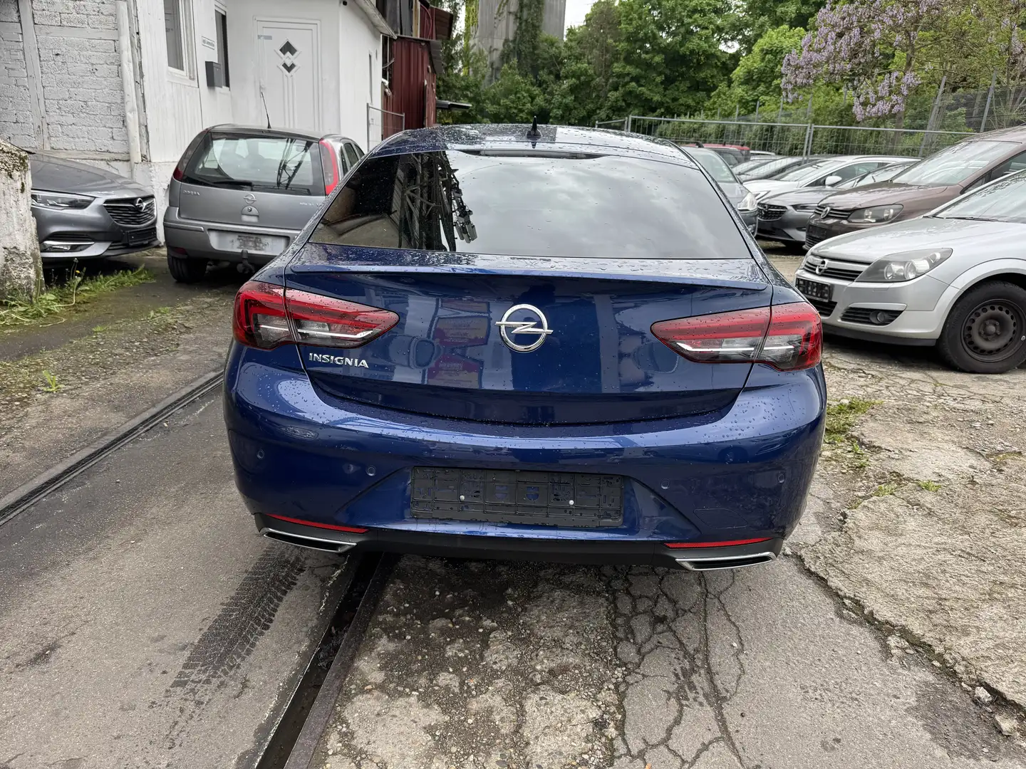 Vehicle image, number 6