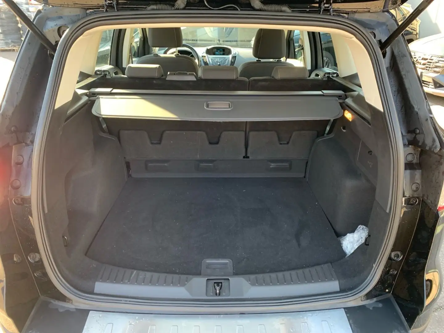 Vehicle image, number 12