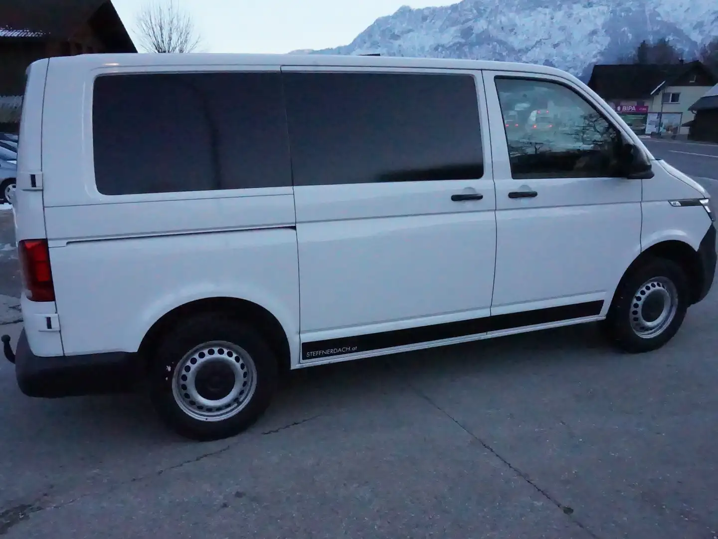 Vehicle image, number 10