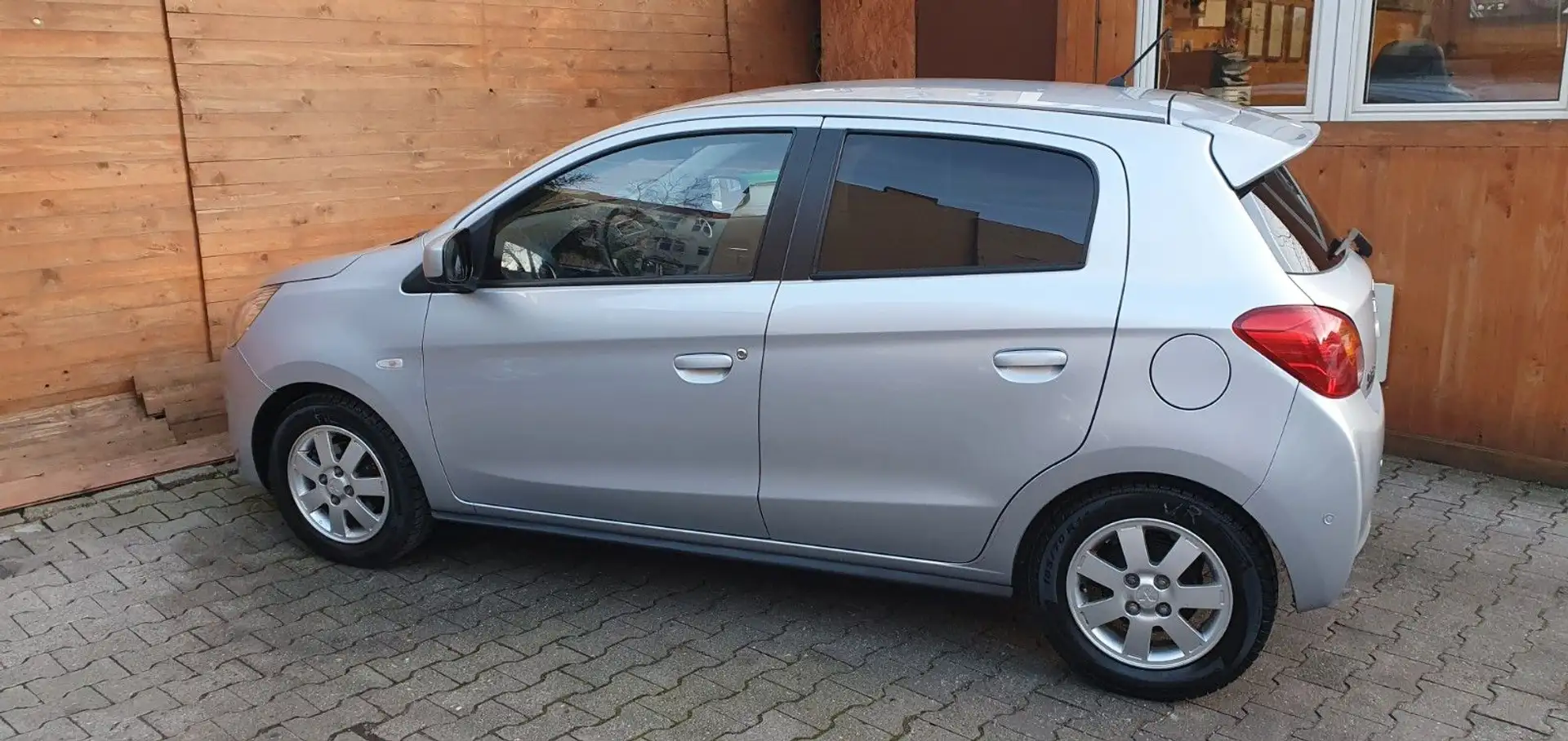 Vehicle image, number 3