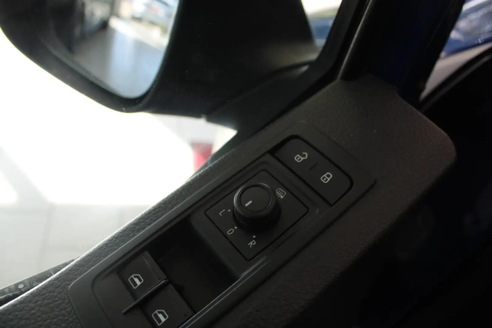 Vehicle image, number 8