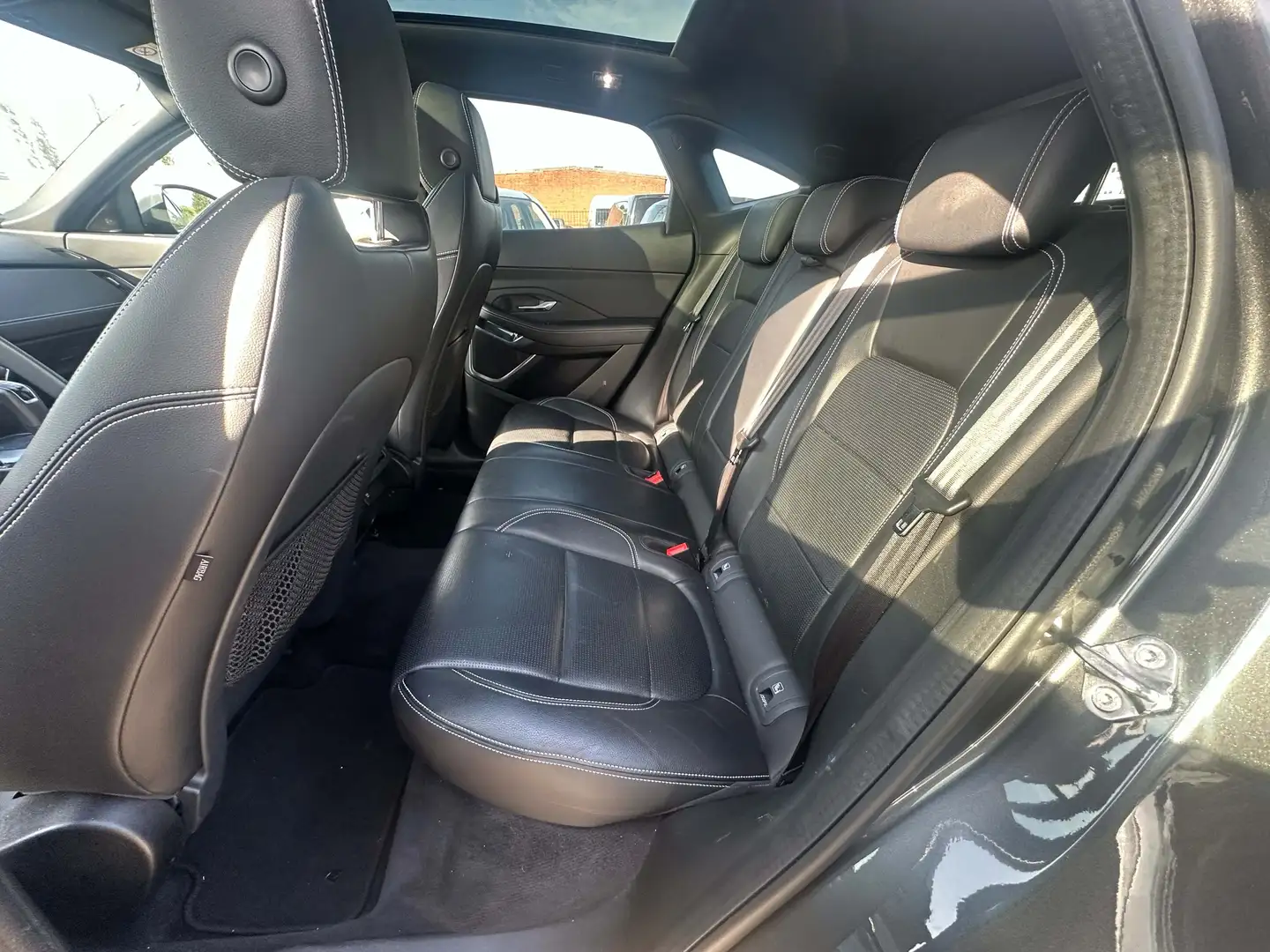 Vehicle image, number 8
