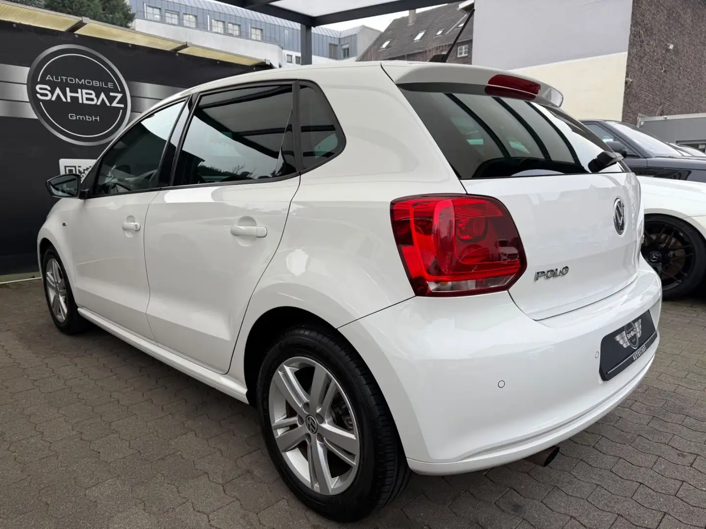 Vehicle image, number 6