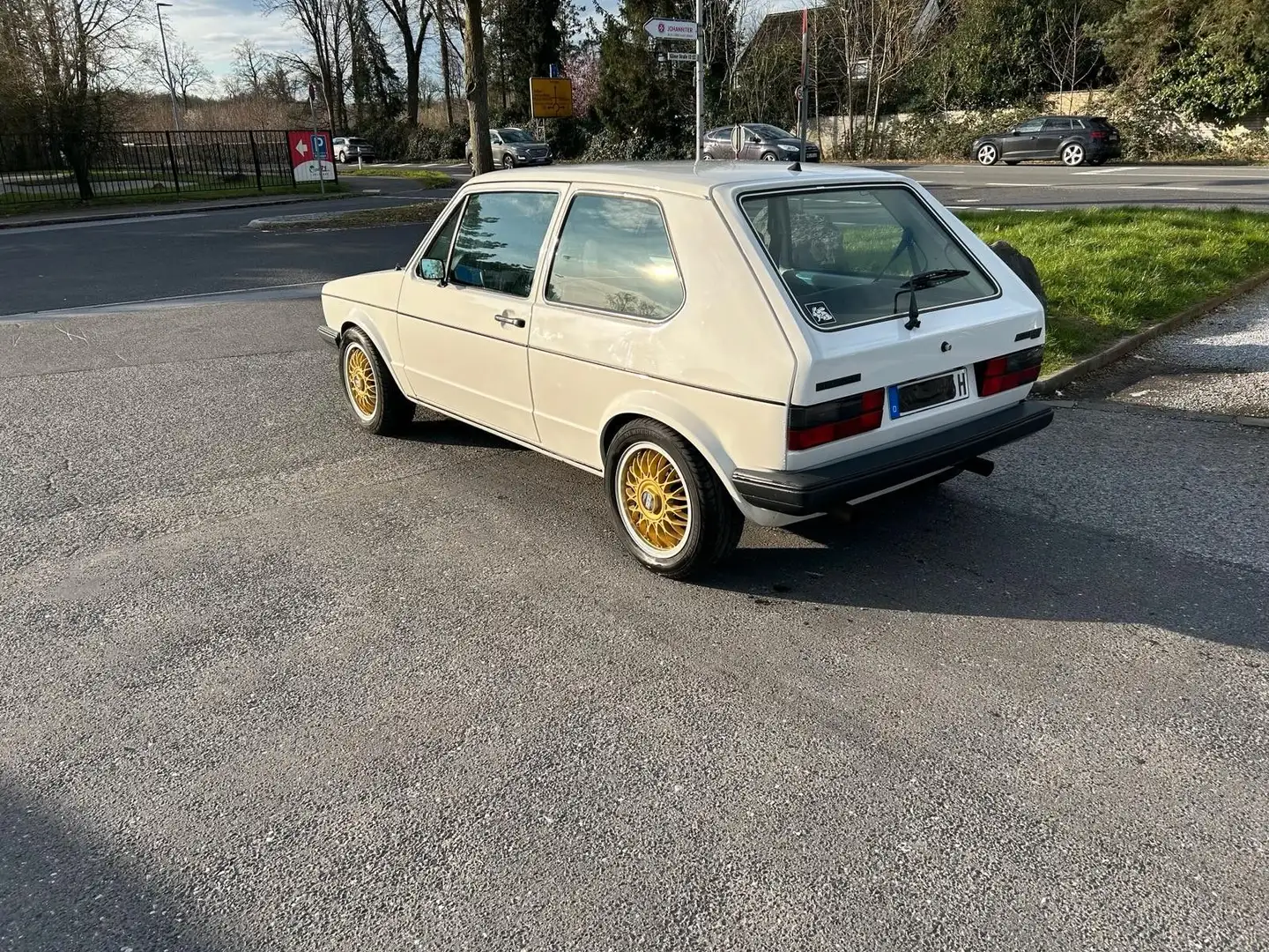 Vehicle image, number 6