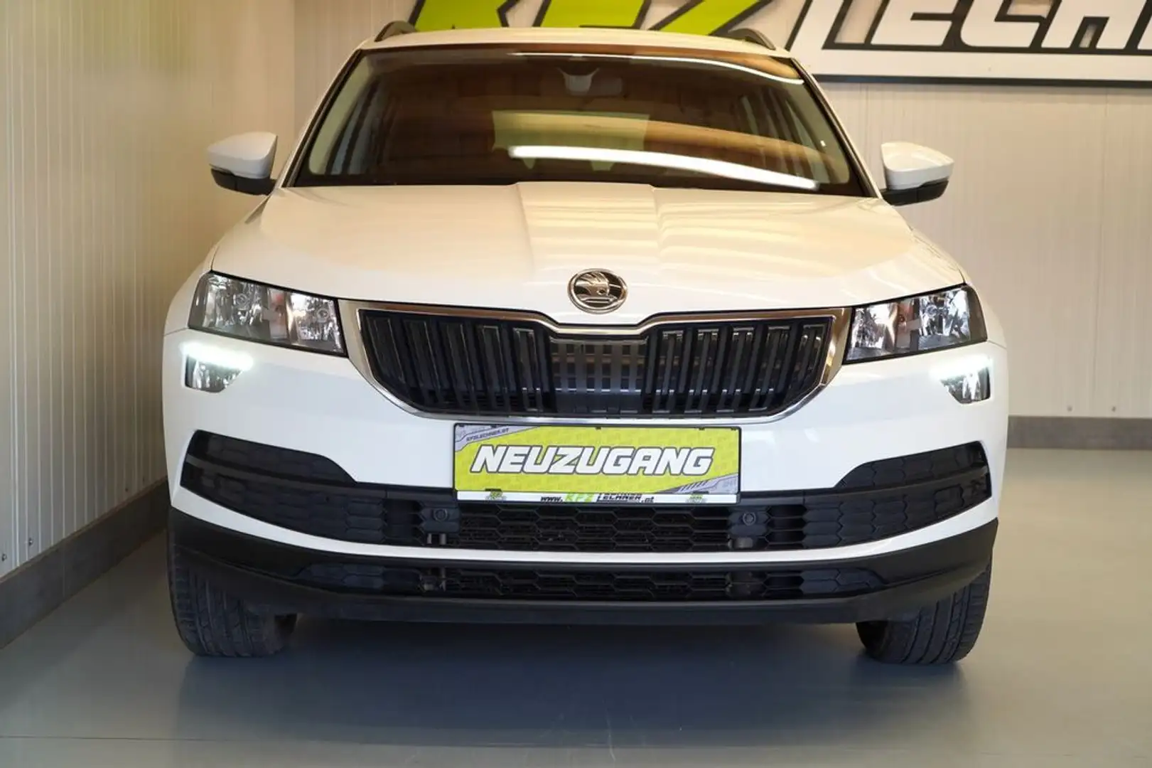 Vehicle image, number 9