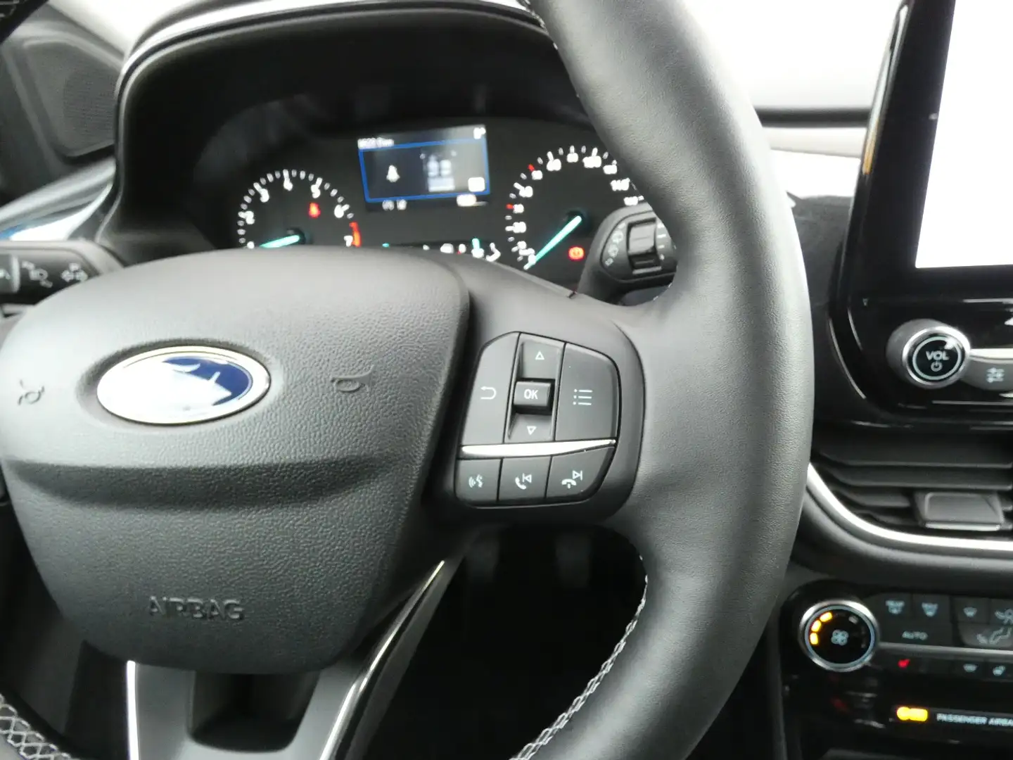 Vehicle image, number 19