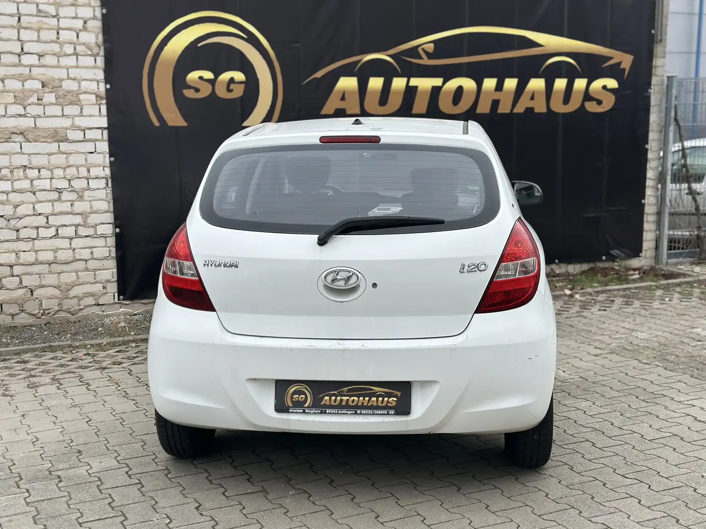 Vehicle image, number 4