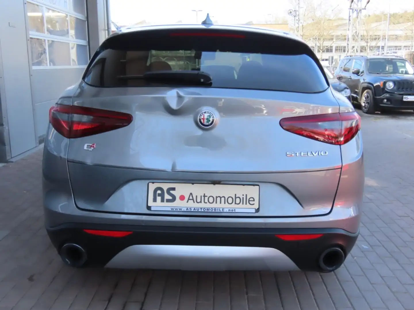 Vehicle image, number 5
