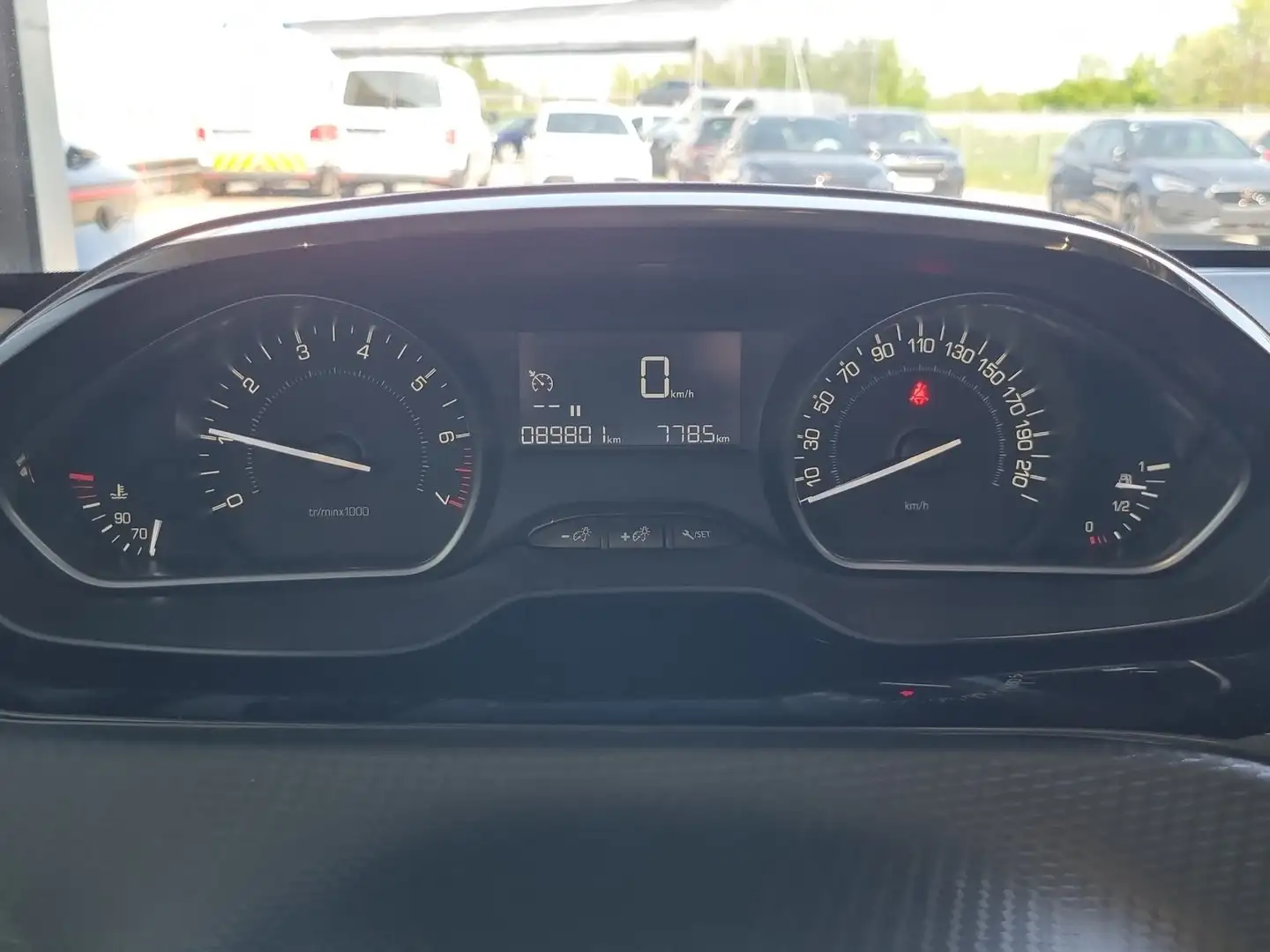 Vehicle image, number 8