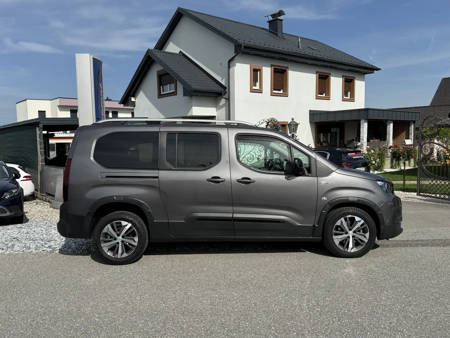Vehicle image, number 5
