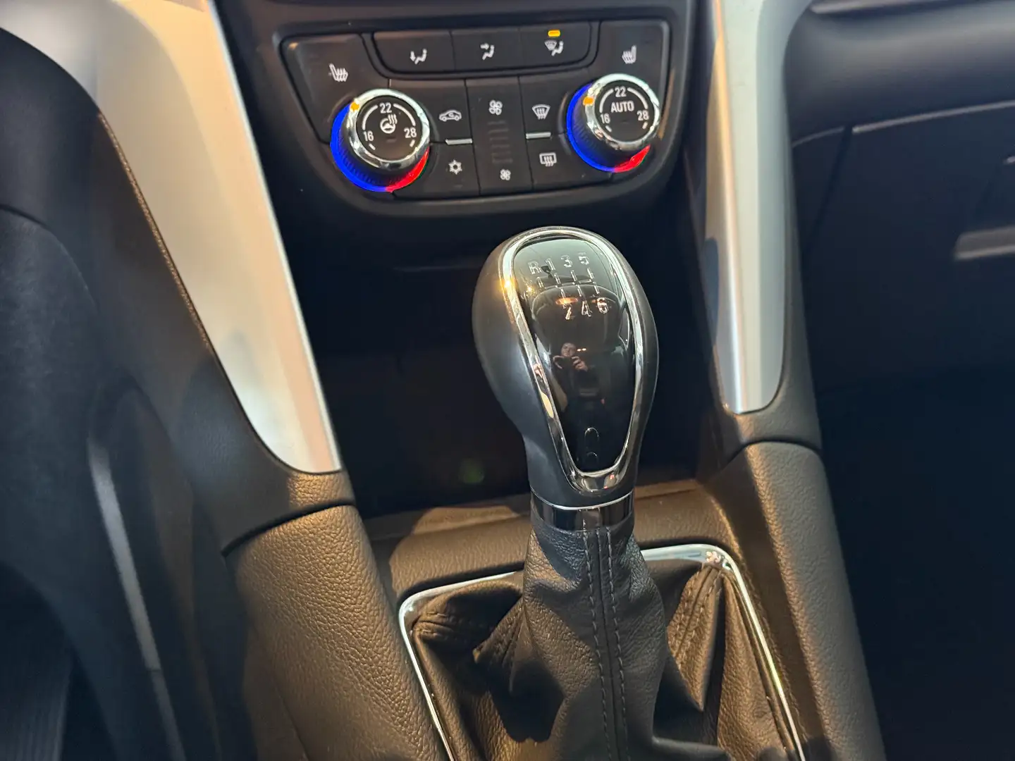 Vehicle image, number 12