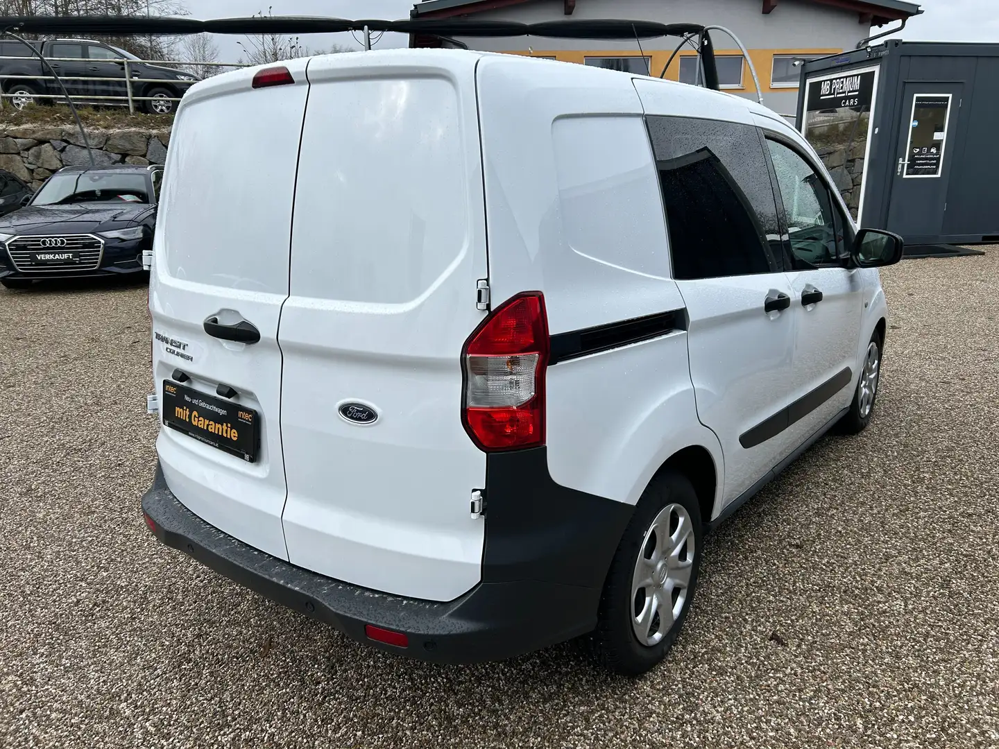 Vehicle image, number 9