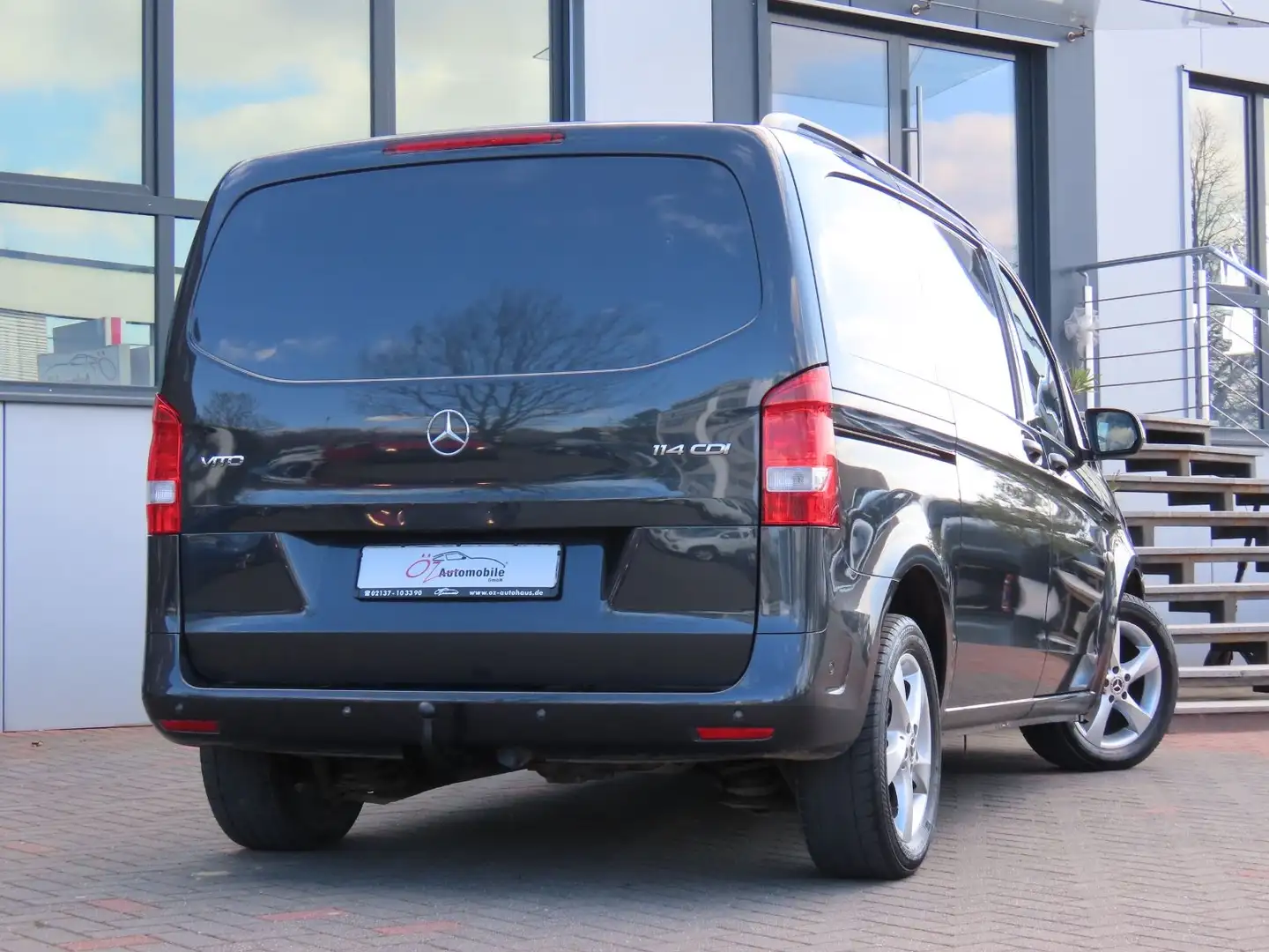 Vehicle image, number 6