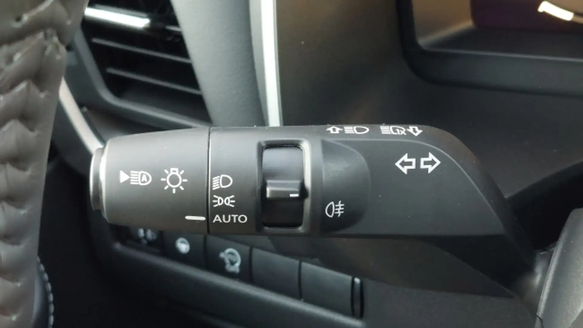 Vehicle image, number 12