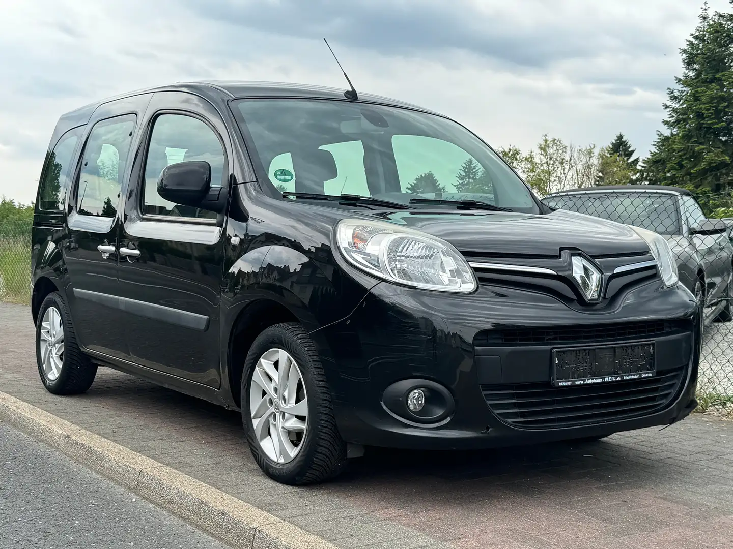 Vehicle image, number 12
