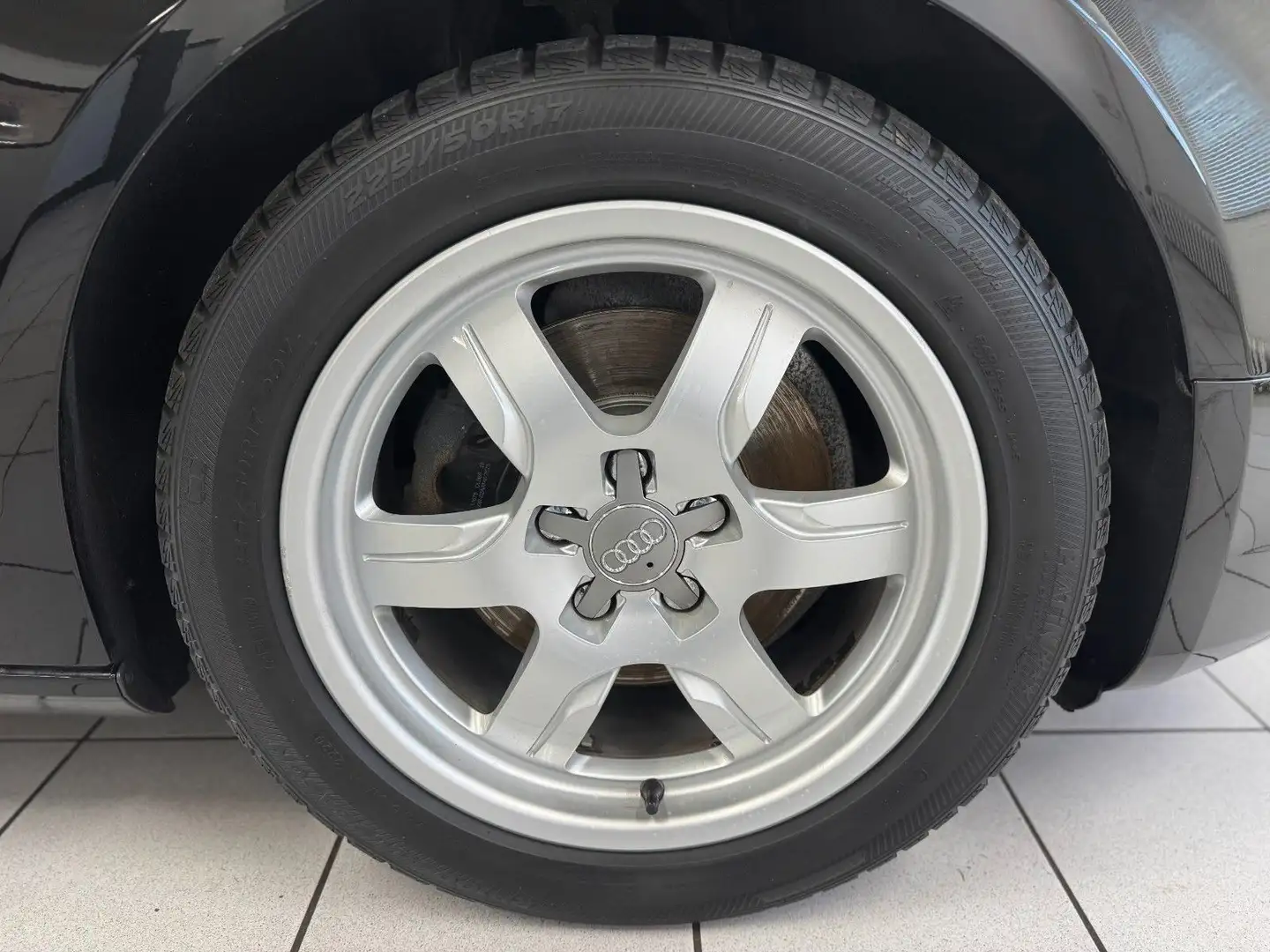 Vehicle image, number 12