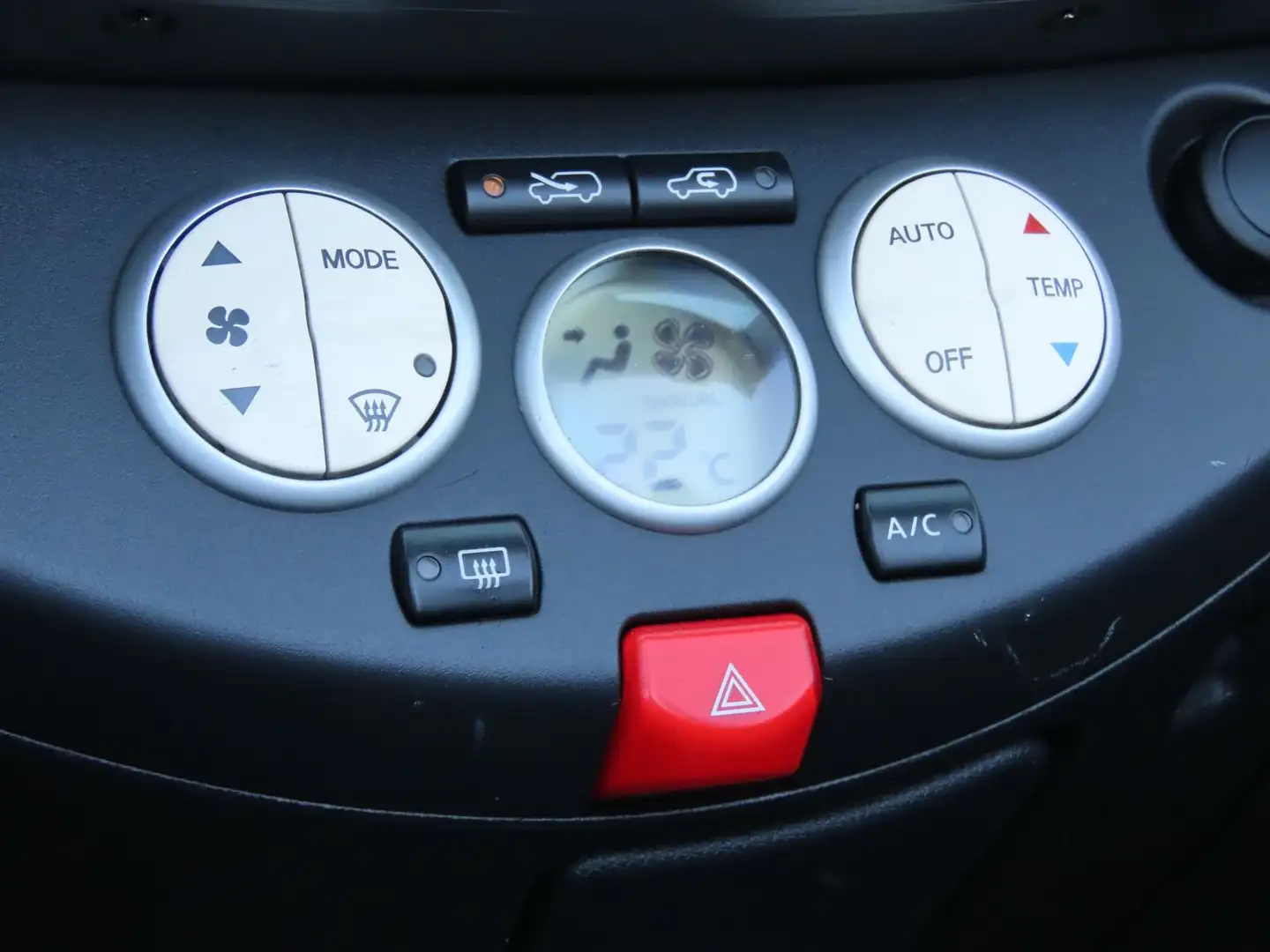 Vehicle image, number 12