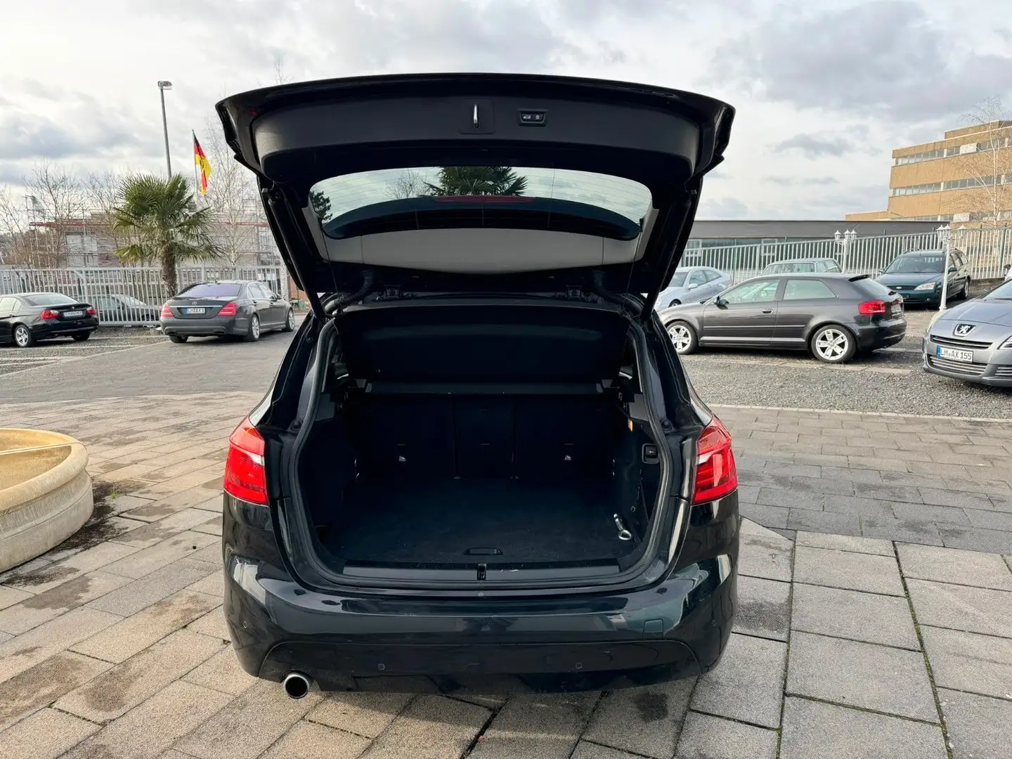 Vehicle image, number 11