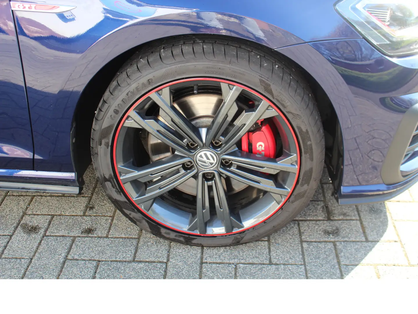 Vehicle image, number 4