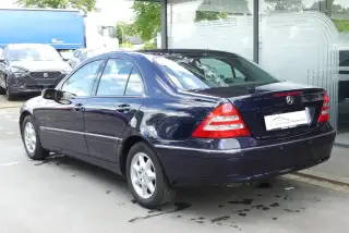 Vehicle image thumbnail, number 7