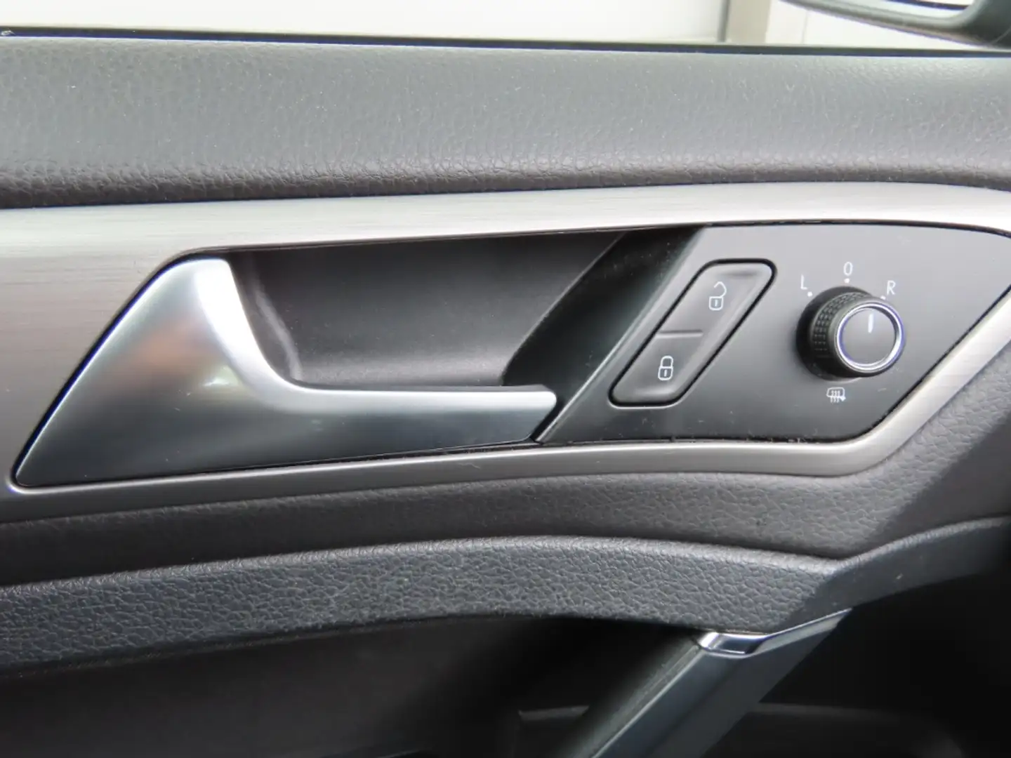 Vehicle image, number 8