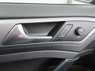 Vehicle image thumbnail, number 8