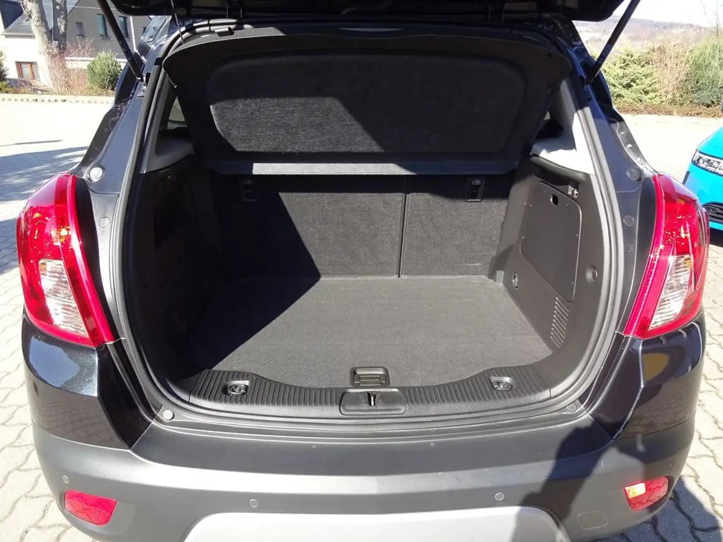 Vehicle image, number 9