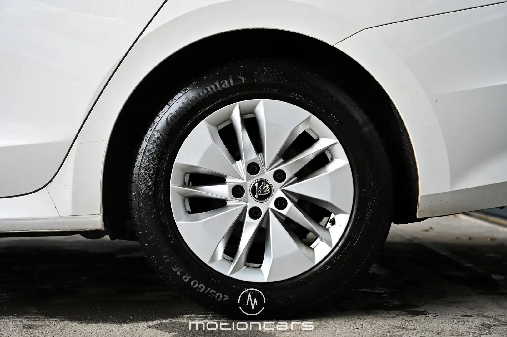 Vehicle image, number 8
