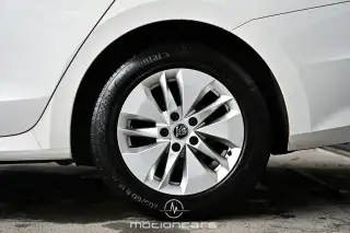 Vehicle image thumbnail, number 8
