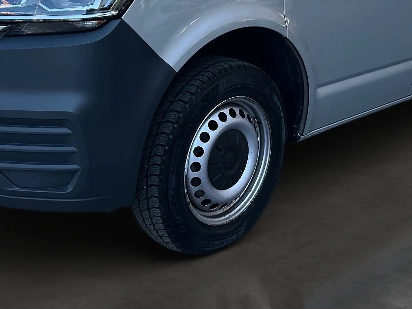 Vehicle image, number 10