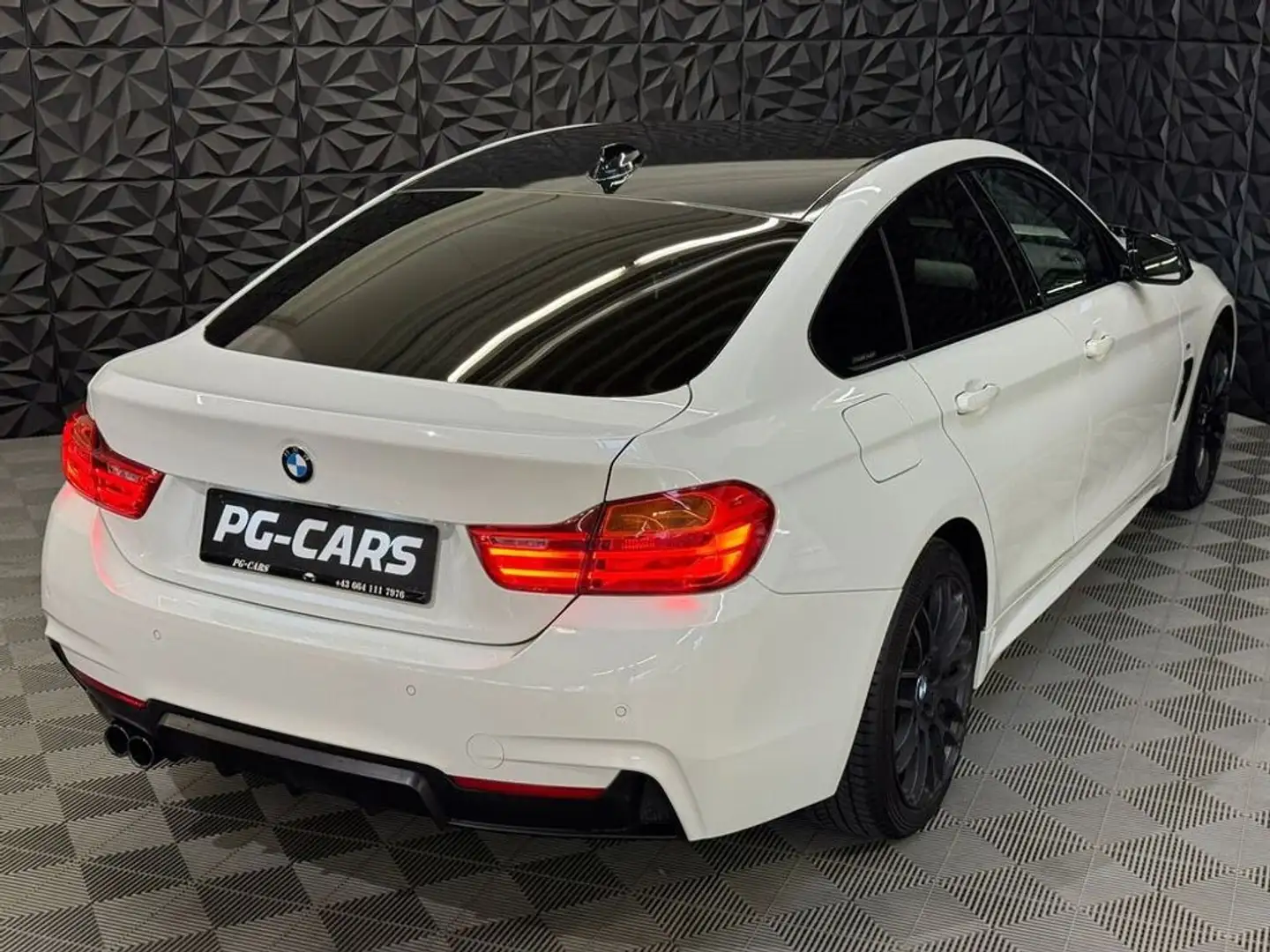 Vehicle image, number 12