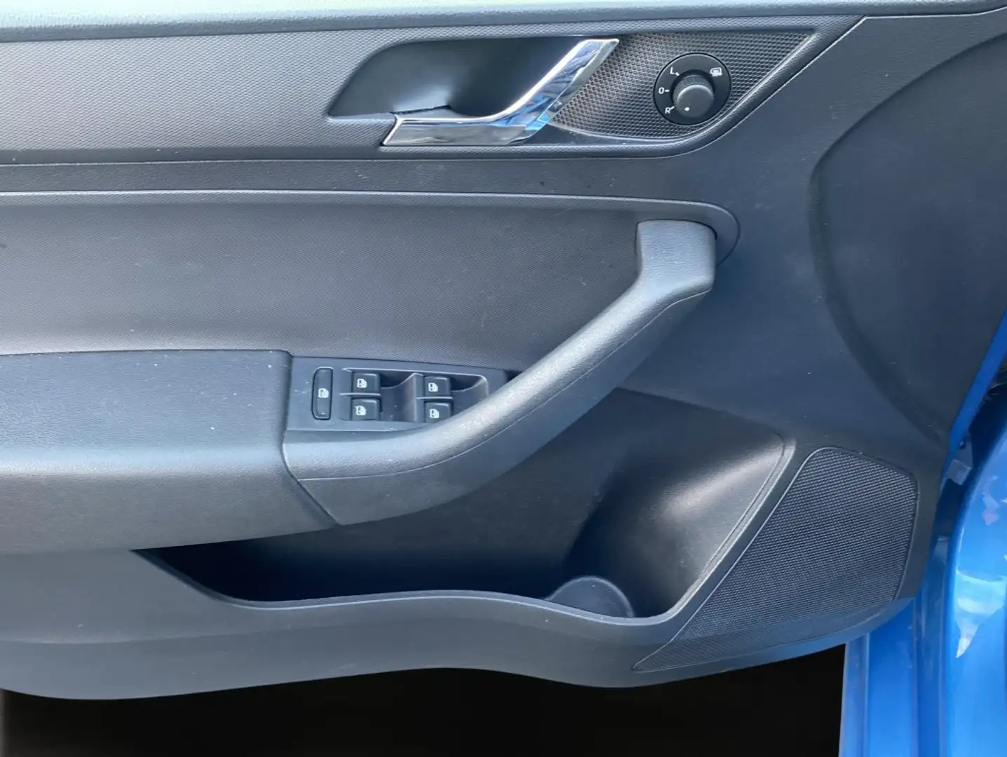 Vehicle image, number 4