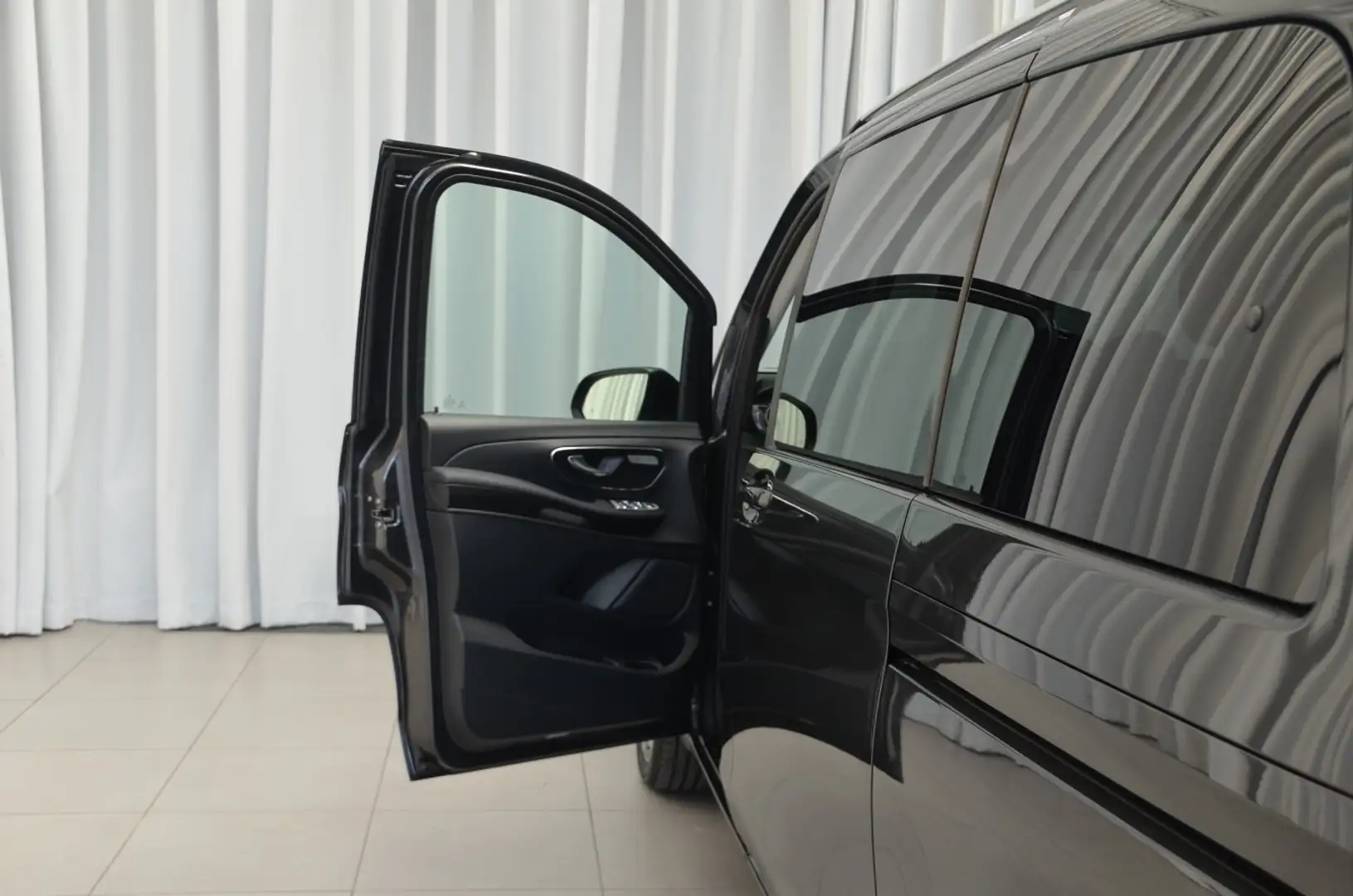 Vehicle image, number 9