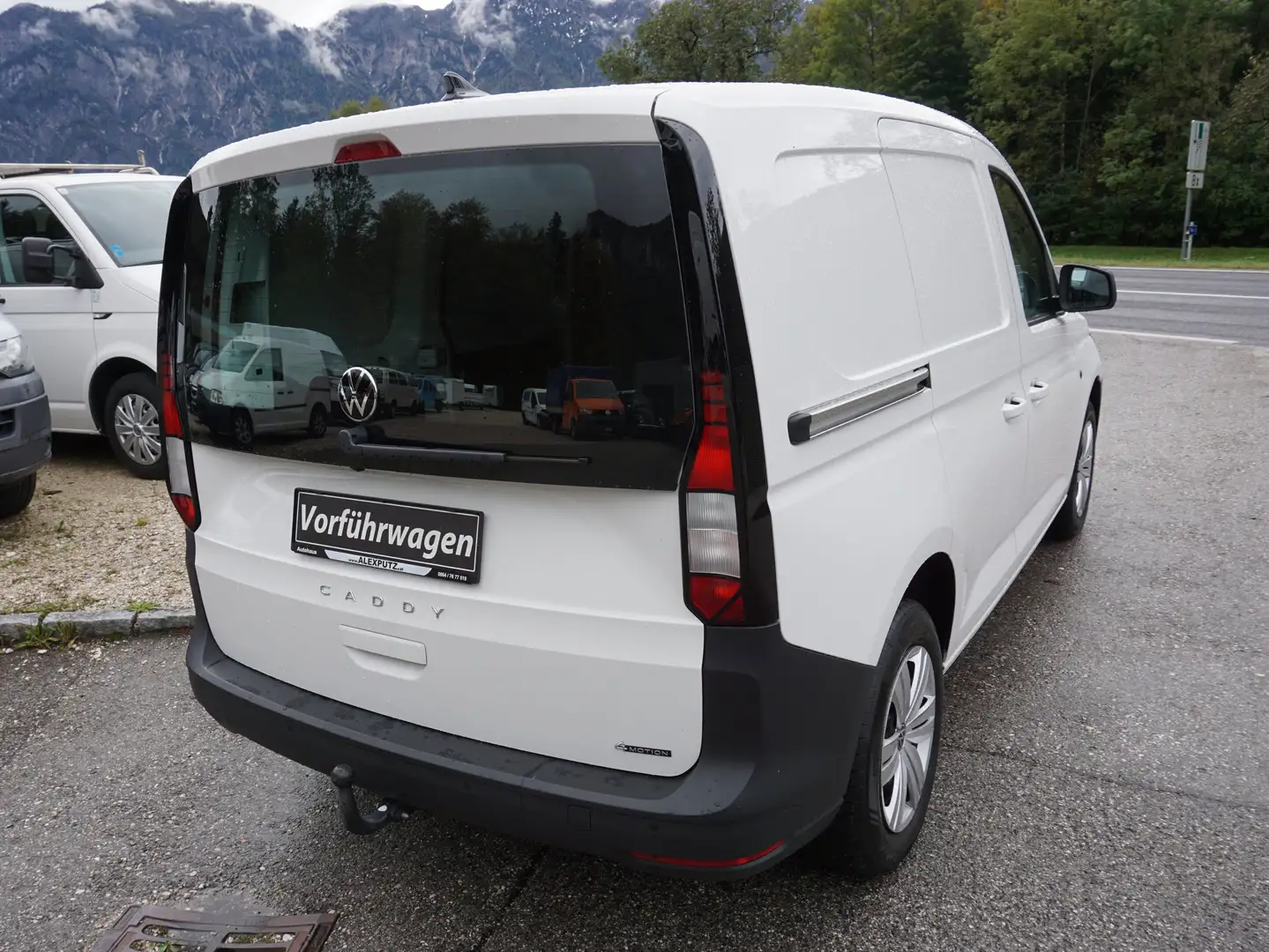 Vehicle image, number 6