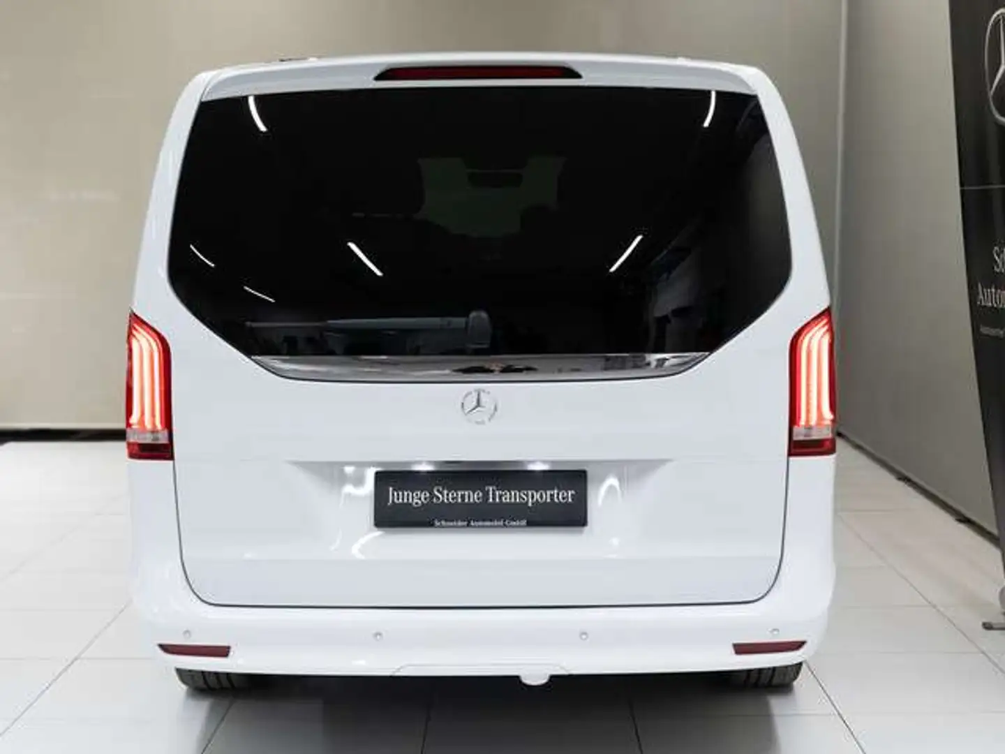 Vehicle image, number 10