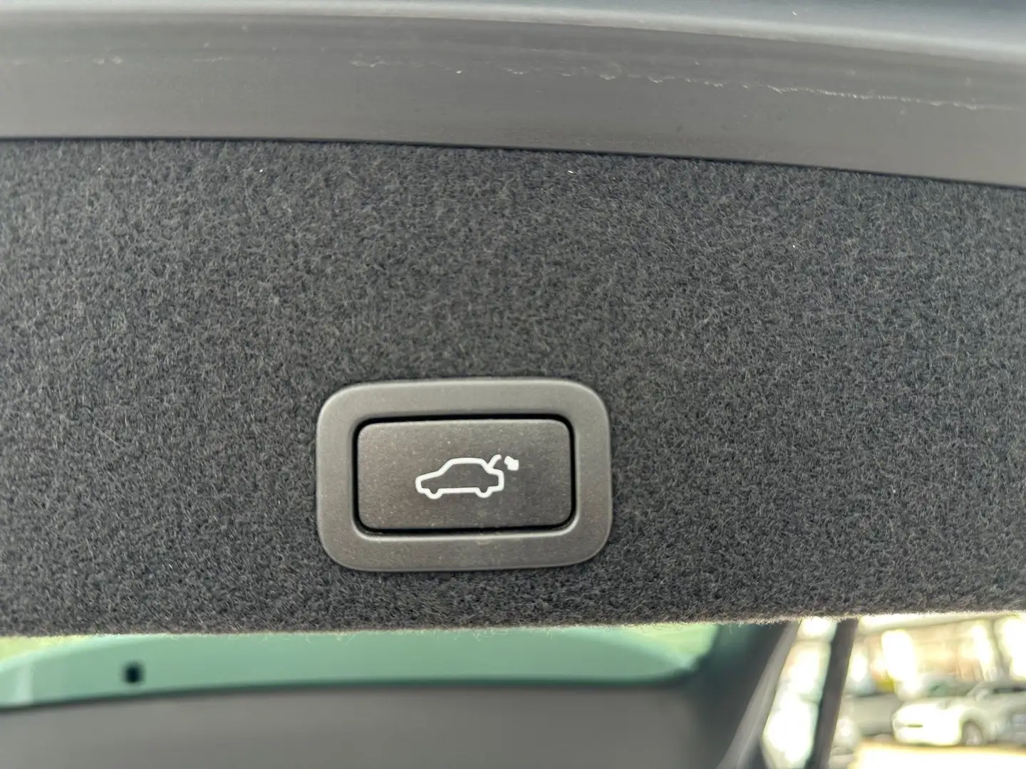 Vehicle image, number 12