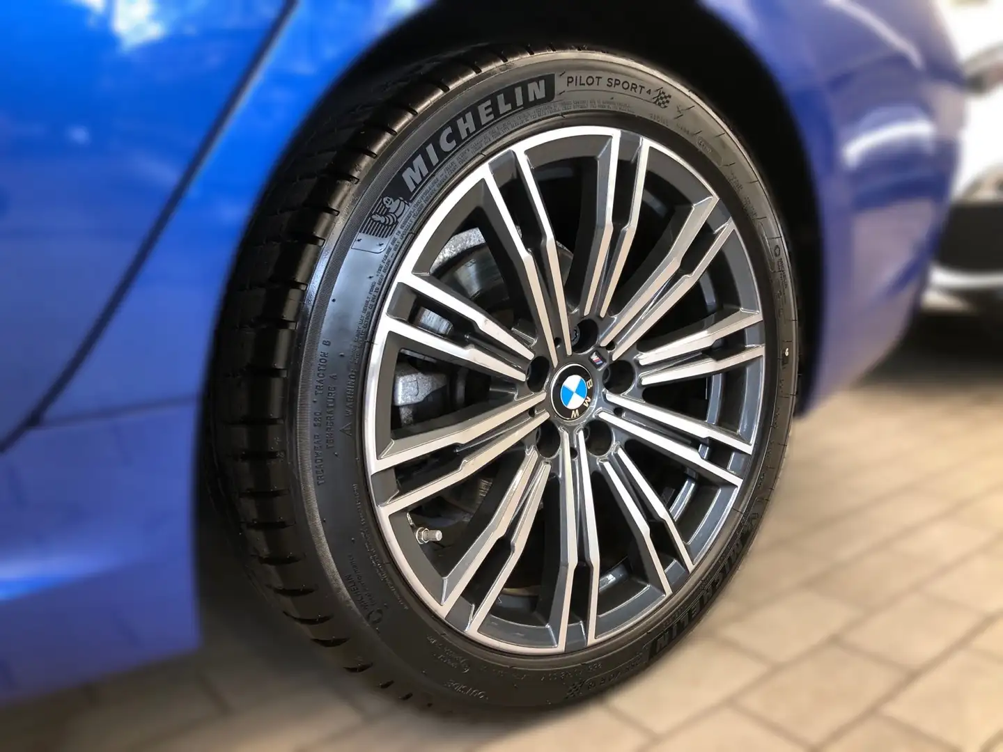 Vehicle image, number 3