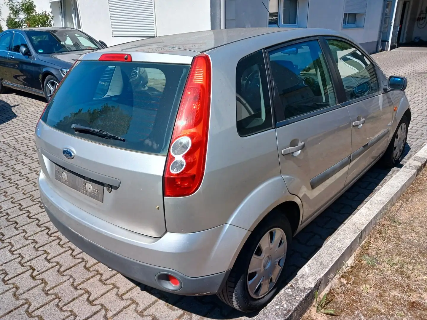Vehicle image, number 8