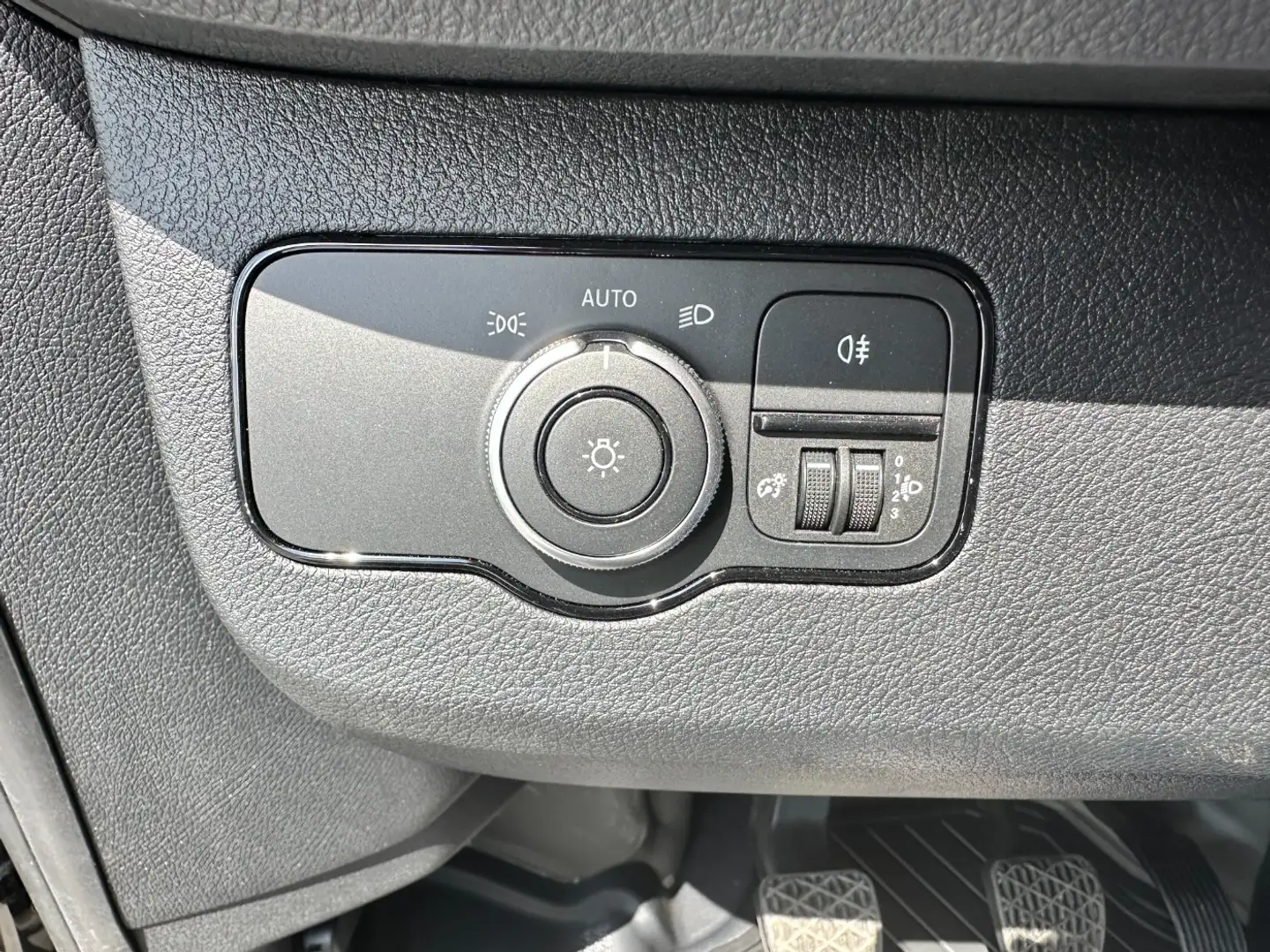 Vehicle image, number 10
