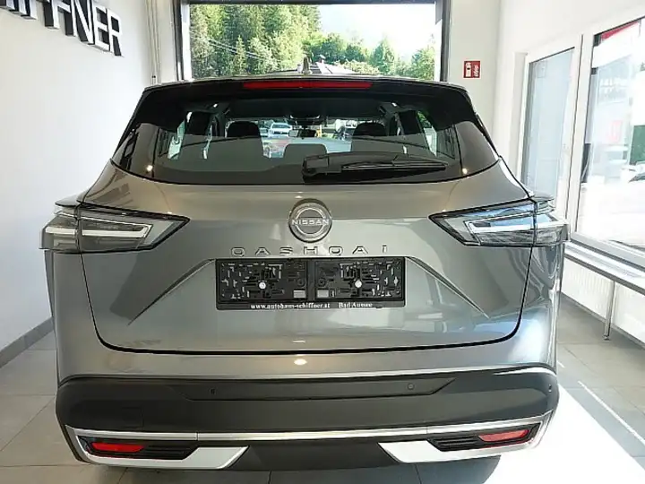 Additional image of the vehicle