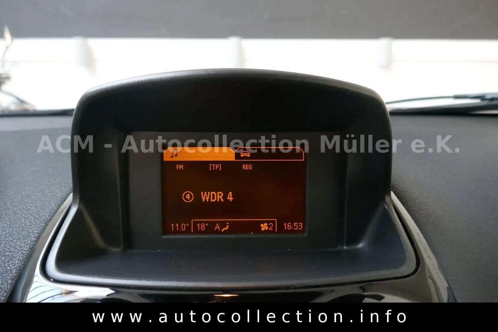 Vehicle image, number 14