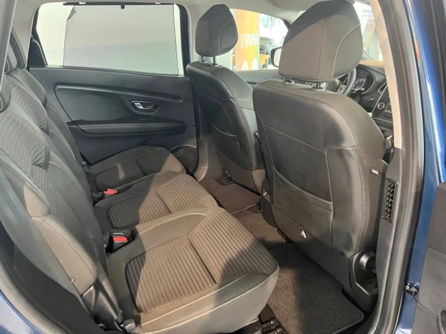 Vehicle image, number 9