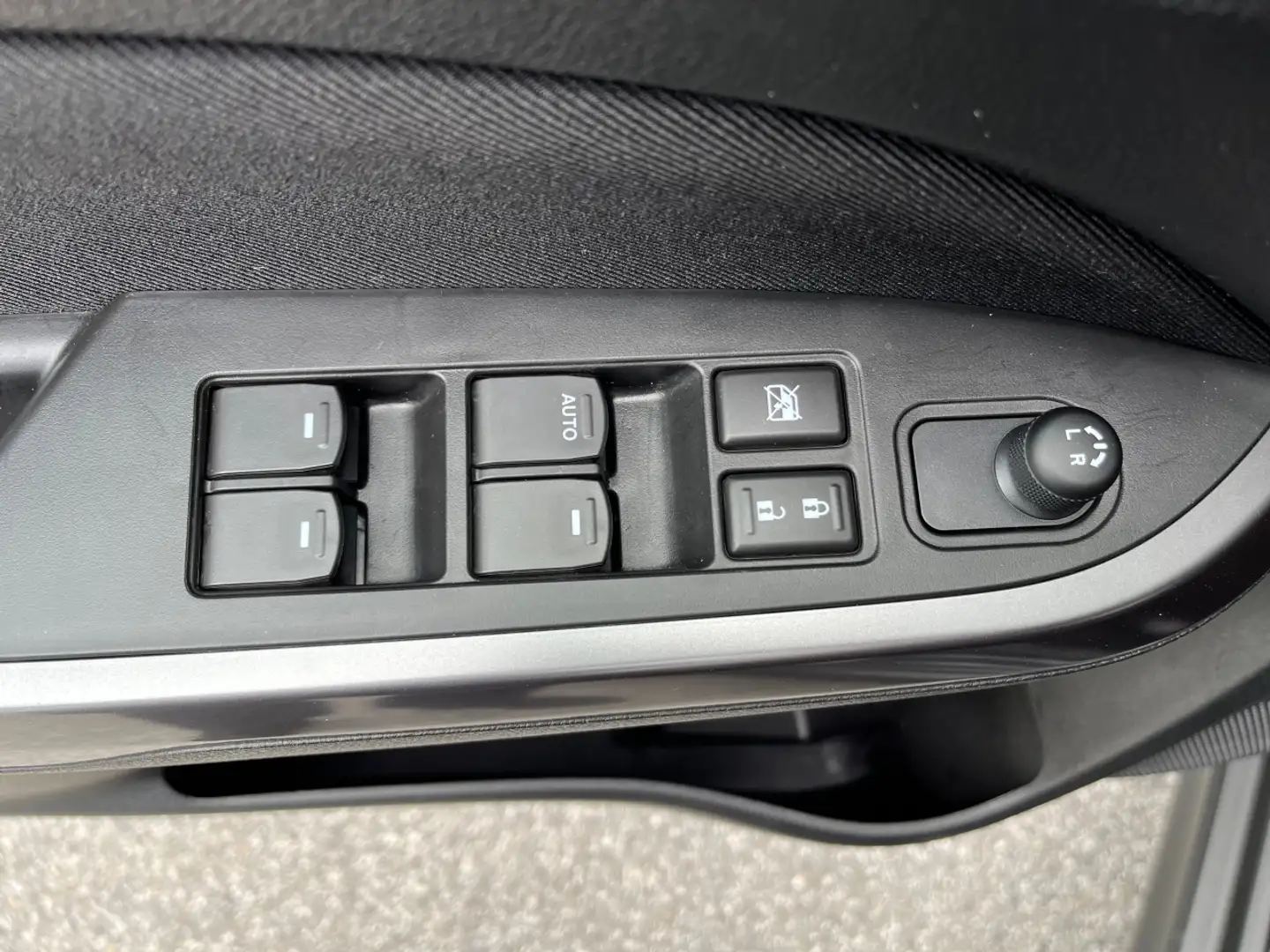 Vehicle image, number 10