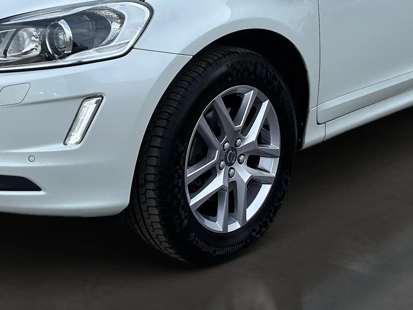 Vehicle image, number 10