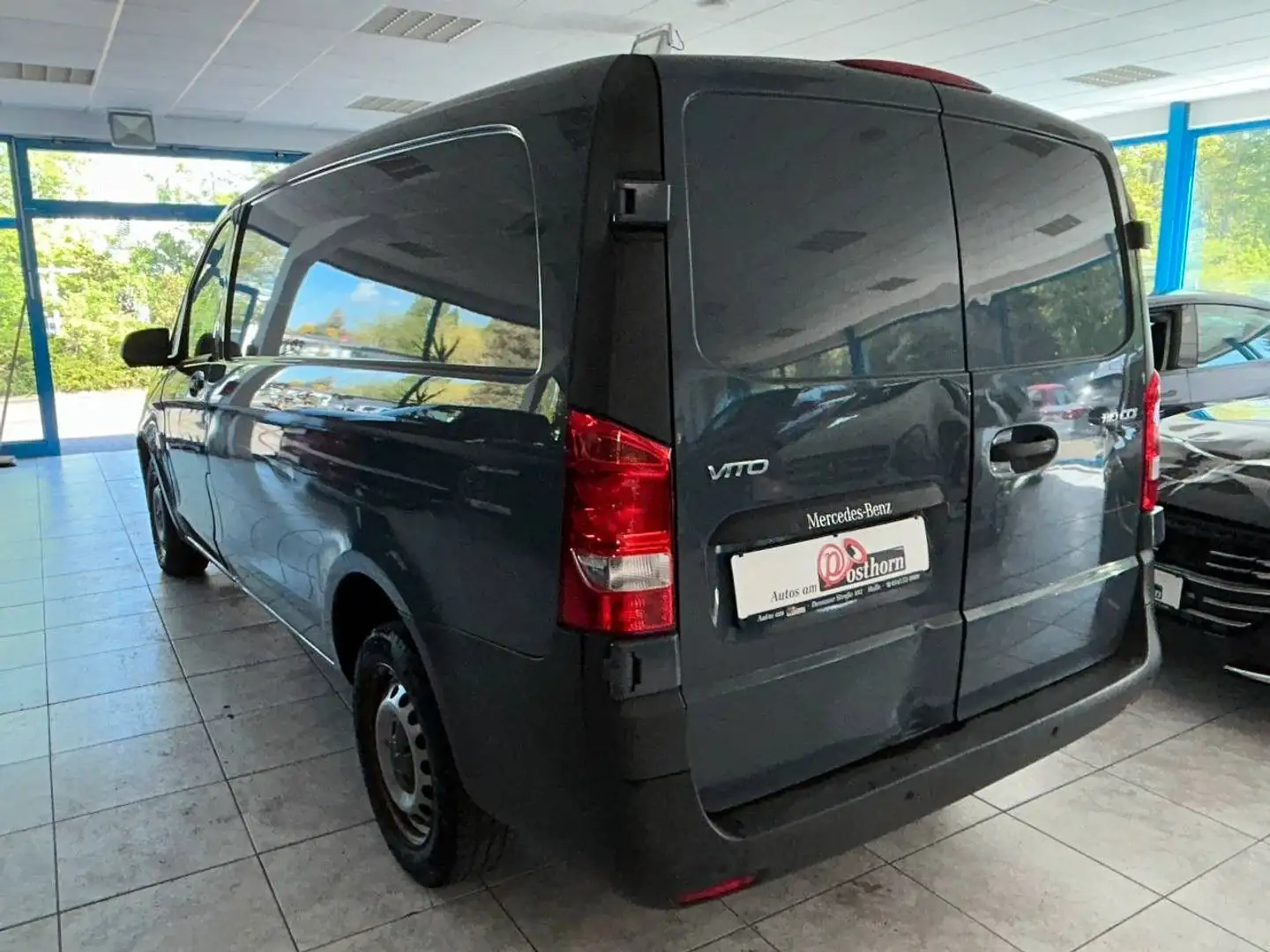 Vehicle image, number 6