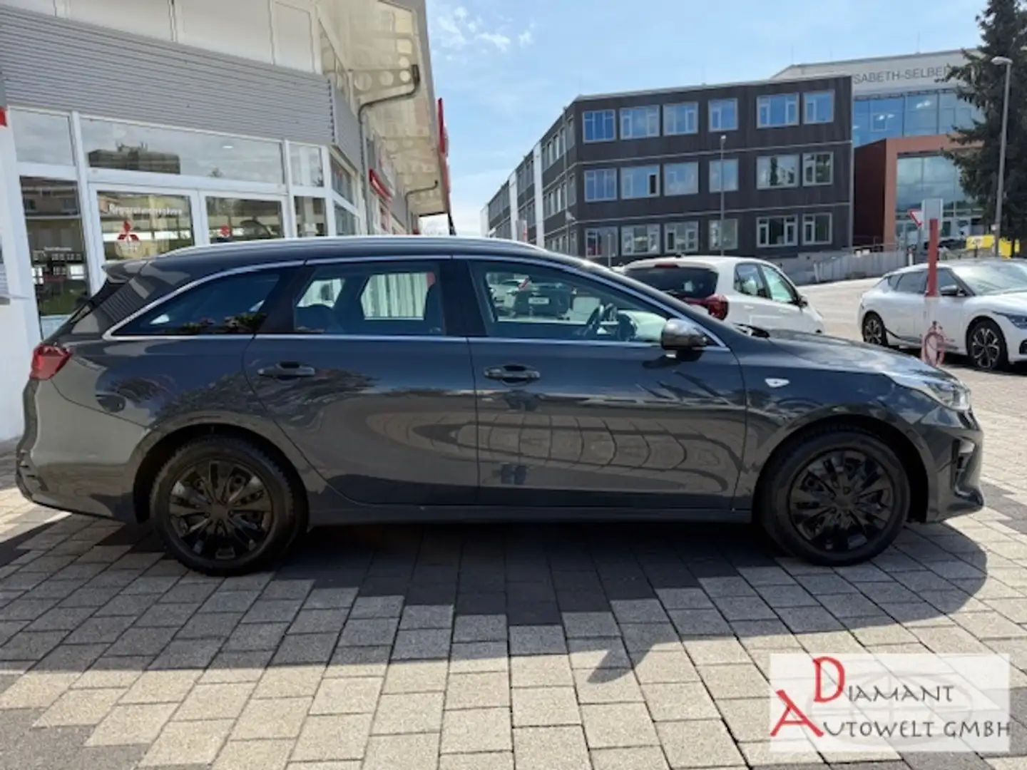 Vehicle image, number 4