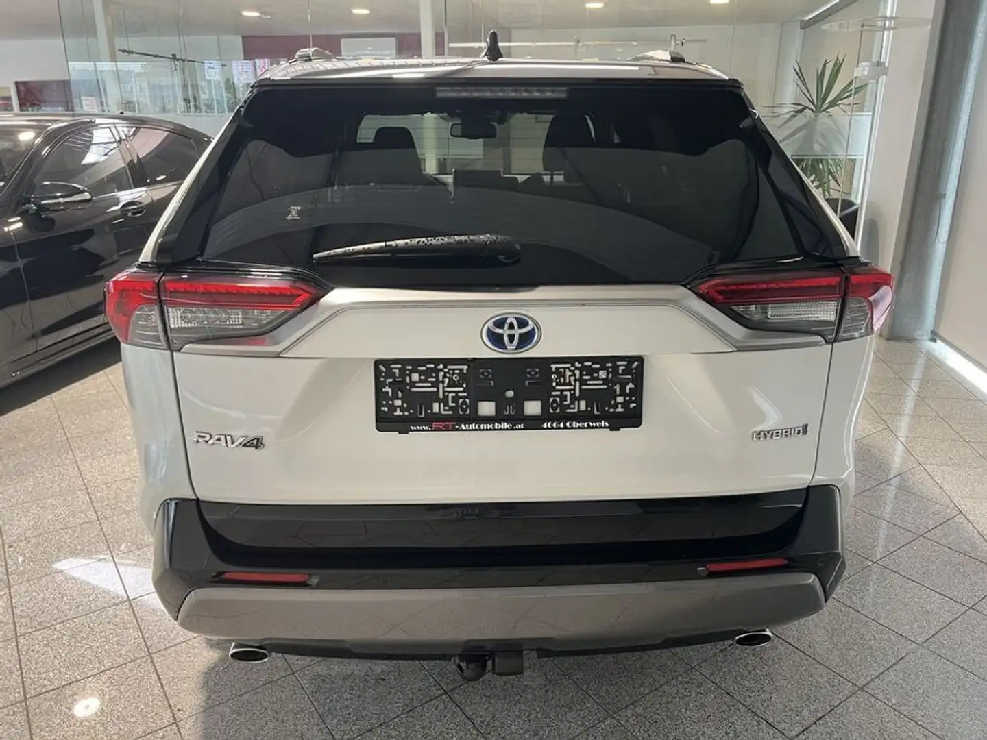 Vehicle image, number 4