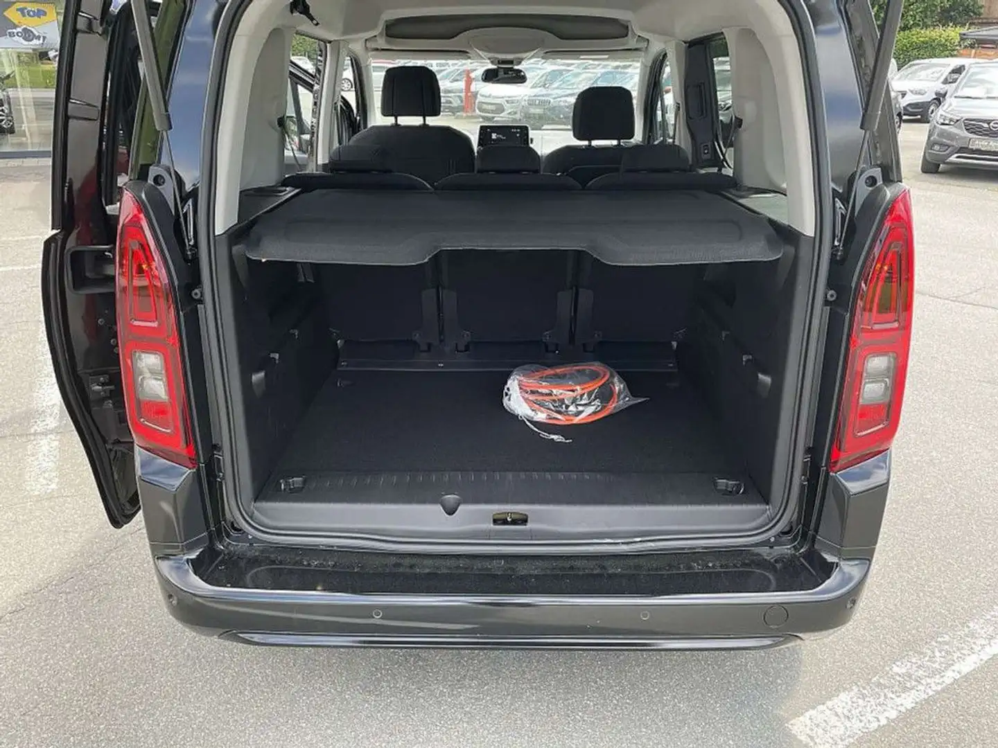 Vehicle image, number 9