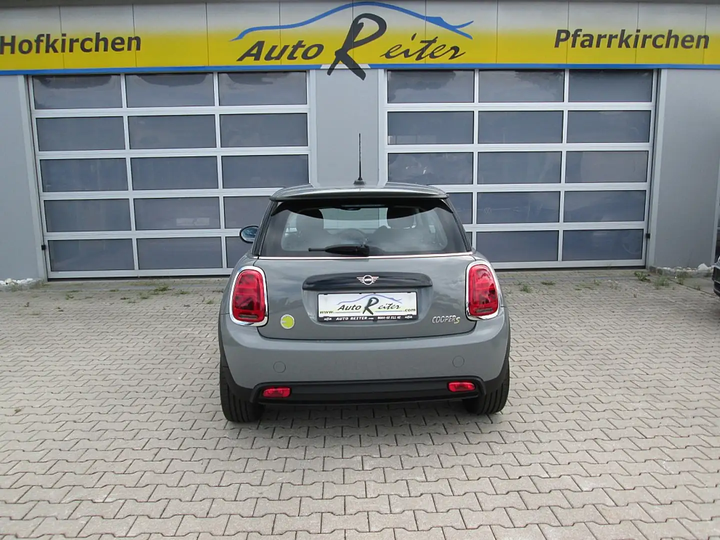 Vehicle image, number 8